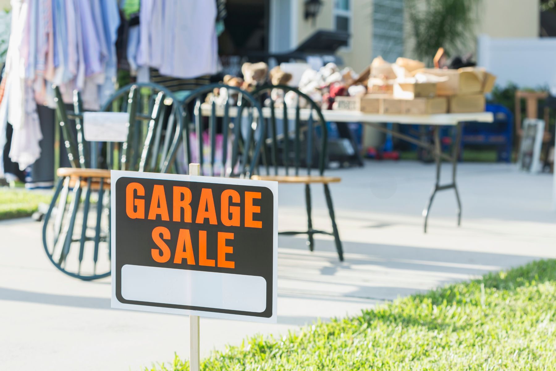 Garage sale for selling clutter
